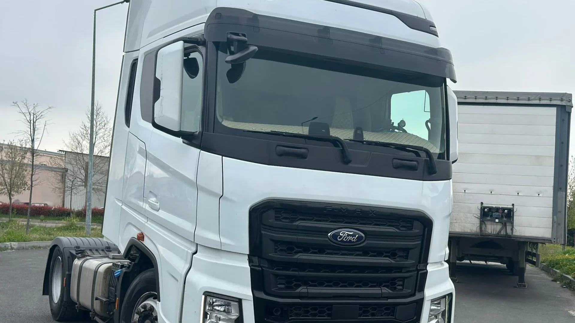 Isuzu NPR 2024